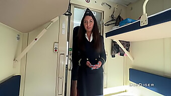 Video Pov Di Una Giovane Che Seduce Un Direttore Del Treno E Fa Sesso Con Lui