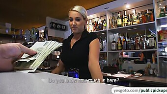 Lenka Får En Fantastisk Ansigtsbehandling På En Pub I Denne Europæiske Pornofilm.