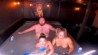 Kendra Heart Et Misty Meaner Dans Un Trio Chaud Avec Une Femme Au Foyer Excitée