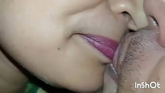 Tia Indiana Lalitha Bhabhi Recebe Um Prazer Oral Quente E Quente