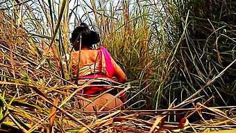 Adolescente Desi Se Vuelve Loca En Los Campos De La India Rural