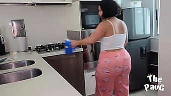 Encontro Quente Na Cozinha De Um Casal Mexicano