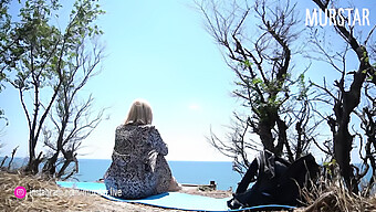 Blondes Paar Hat Heißen Sex Am Strand Mit Einem Fremden