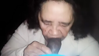 Abuela Amateur Con Dentaduras Toma Una Gran Polla Negra En Su Boca