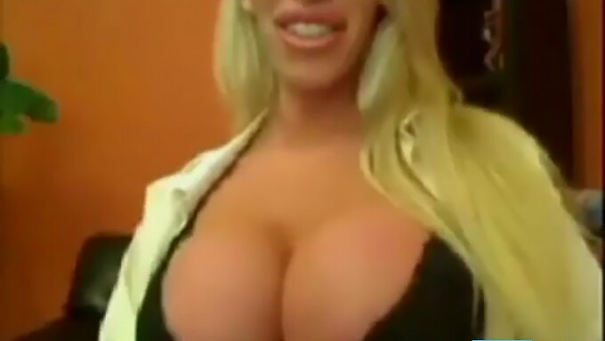 Mamada De Tetas Grandes De Rubia Amateur