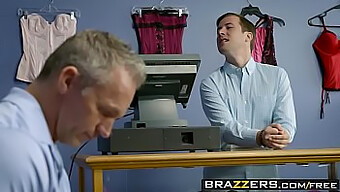 Katso Kuuma Punapää Saada Perseestä Mukaan A Iso Kukko Tässä Brazzers Video