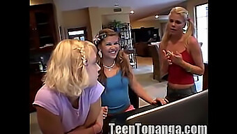 Orgia Lésbica Com A Adolescente Topanga E Suas Amigas