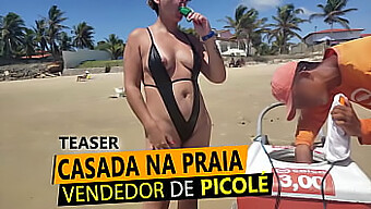 La Bellezza Della Spiaggia Mostra Le Sue Doti In Un Perizoma E Paga Per Popsicle Con Il Suo Seno