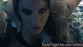 Kayla Paige ดื่มด่ํากับเซ็กส์ทอยและการเล่นนิ้ว