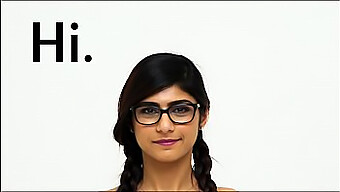 Thân Hình Tuyệt Đẹp Của Mia Khalifa Trong Tư Thế Gần Gũi